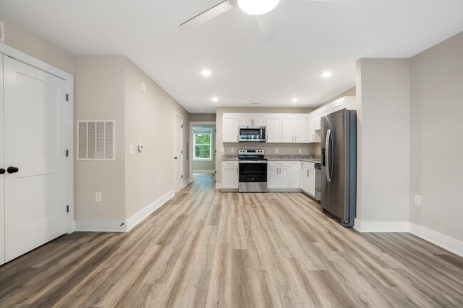 Building Photo - 303 Linwood St