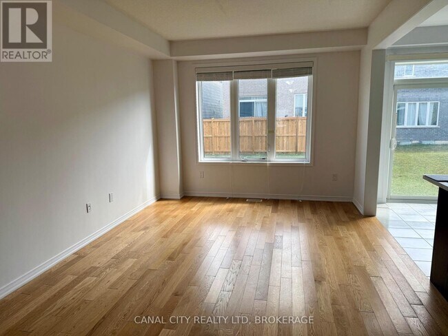 Photo du bâtiment - 51 Esther Cres