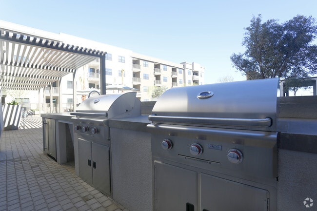 Building Photo - Mason Oliver