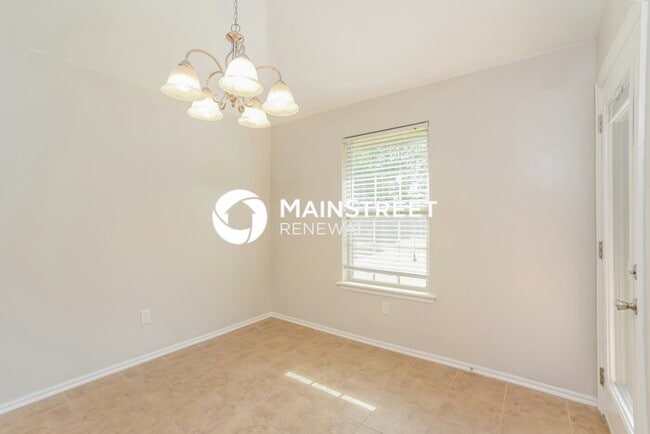 Building Photo - 3 Bedroom Pet-Friendly Home in NORMAN, OK with Main Street Renewal