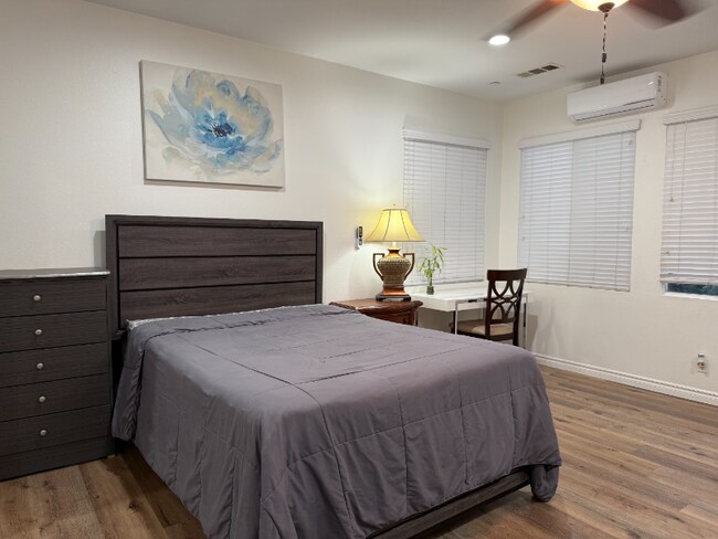 Foto del edificio - 7847 Hazelnut Dr