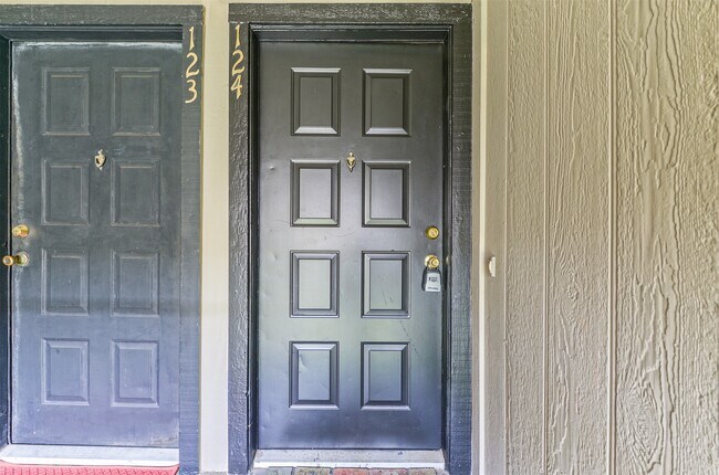 Foto del edificio - 10811 Richmond Ave.