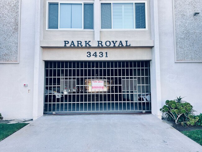 Building Photo - Recently Price Reduced Move in Ready-Large...
