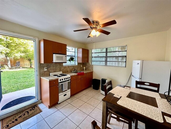 Foto del edificio - 4733 NW 192nd St