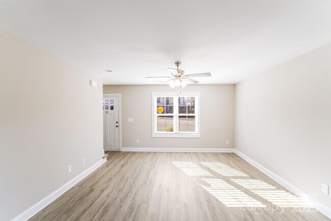 Foto del edificio - 604 W 8th St