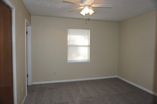 Building Photo - 2 Bedroom 2 Bathroom Flat on The Westside