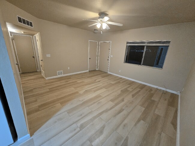 Foto del edificio - 1609 N Louis Ln