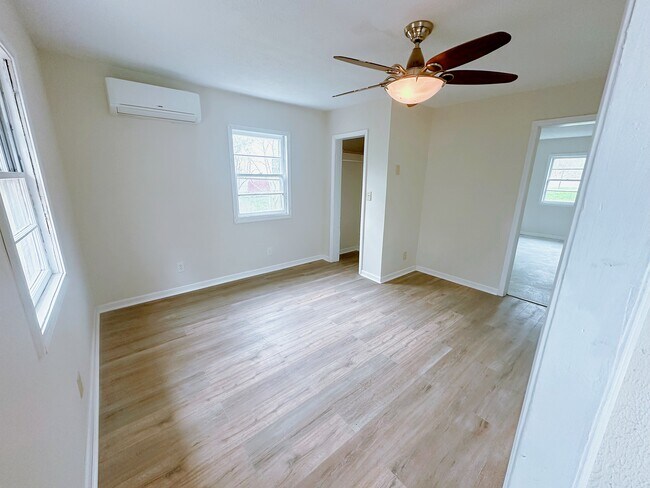 Building Photo - 202 Ellett Rd