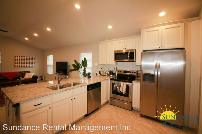 Foto del edificio - 3 br, 2 bath House - 2107 Nina Street