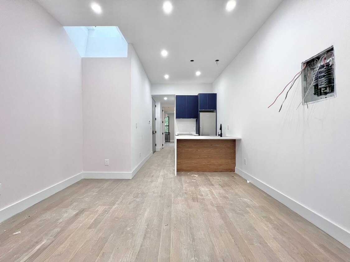 119 Boerum St Unit 2R, Brooklyn, NY 11206 119 Boerum St Brooklyn, NY