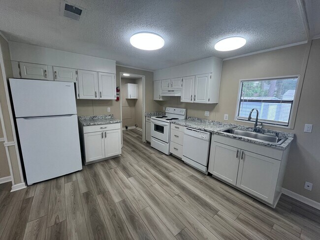 Foto del edificio - 6803 Waters Ave