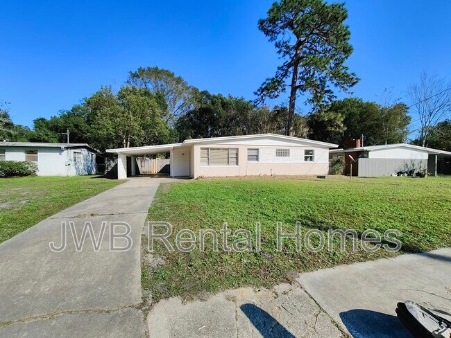 Building Photo - 1121 La Marche Dr