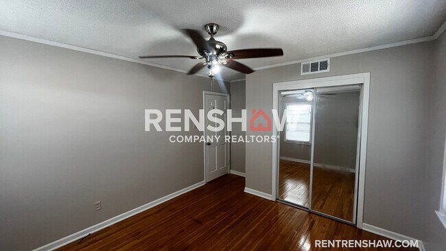 Building Photo - 1228 Briarwood Dr