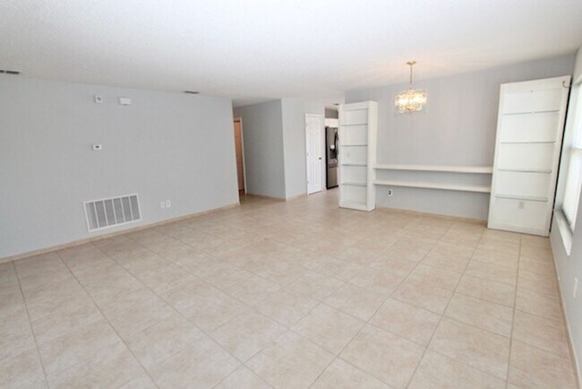 Building Photo - Orlando - 4 Bedroom, 2 Bathroom - $2995.00