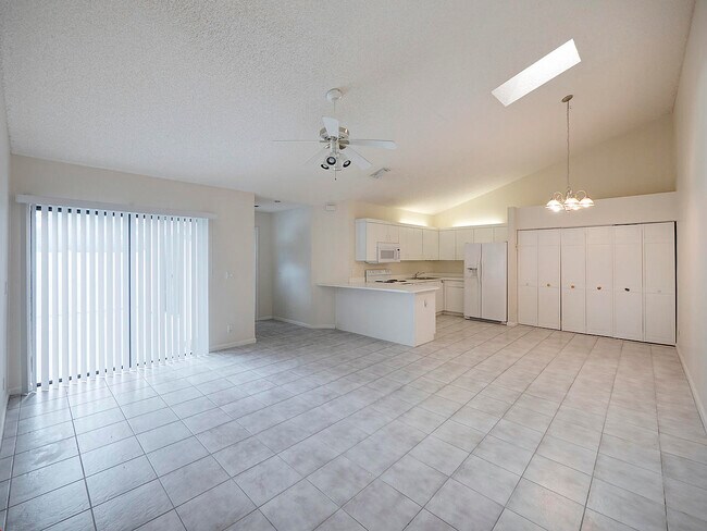 Foto del edificio - 12556 Woodmill Dr
