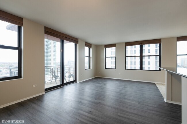 Foto del edificio - 330 N Jefferson St