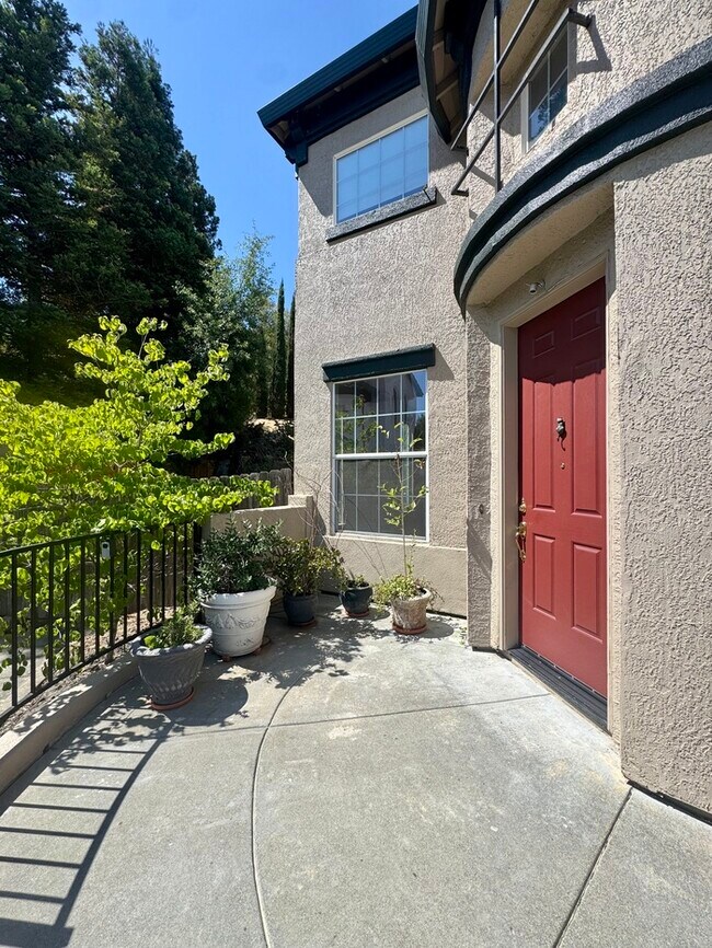 Foto del edificio - Beautiful large 4 bedroom home in rocklin!