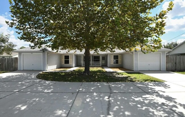 Building Photo - 2131 N Pine Cone Ave