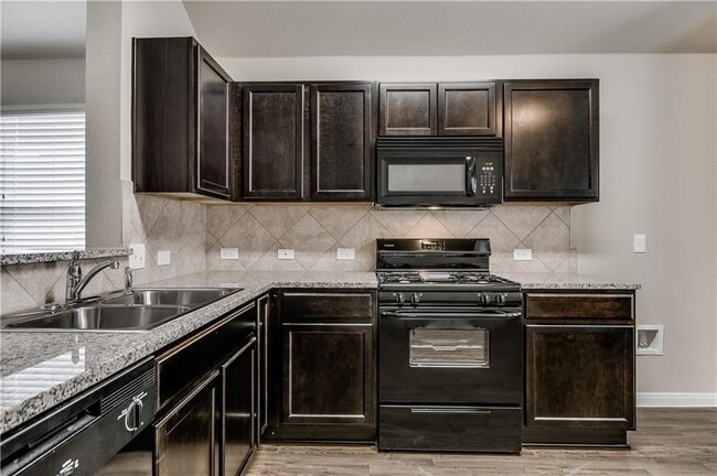 Building Photo - 185 Voss