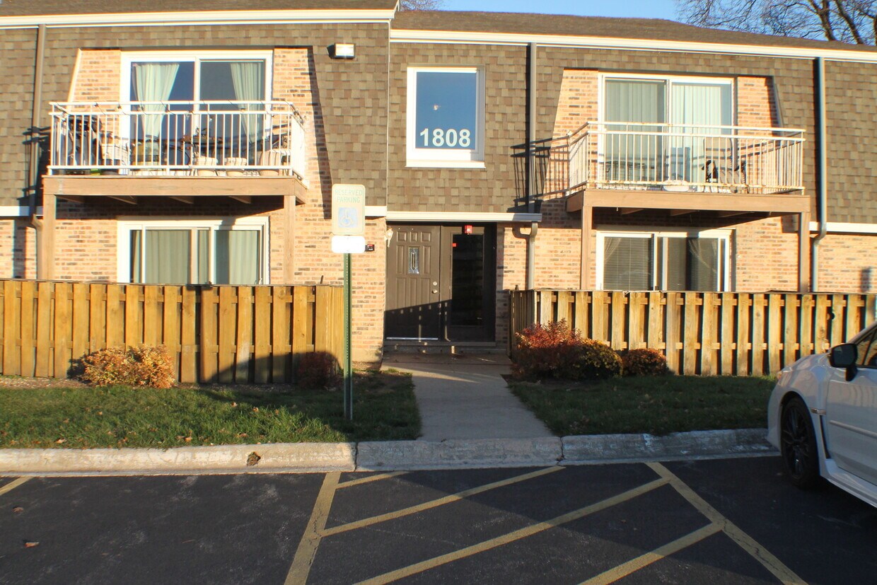 Primary Photo - 1808 Plum Grove Rd