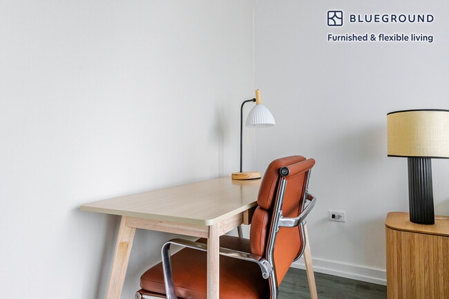 Foto del edificio - 460 W Chicago Ave