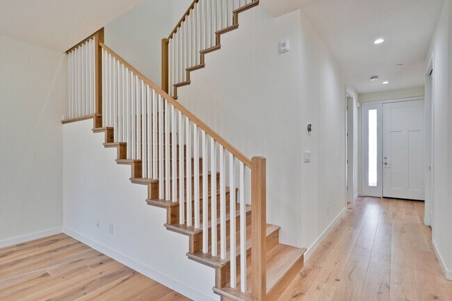 Foto del edificio - Brand New 2 Story, 3 Bed, 3 Bath Townhome ...