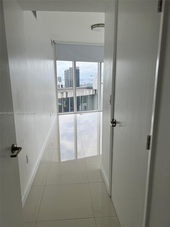 Foto del edificio - 475 Brickell Ave