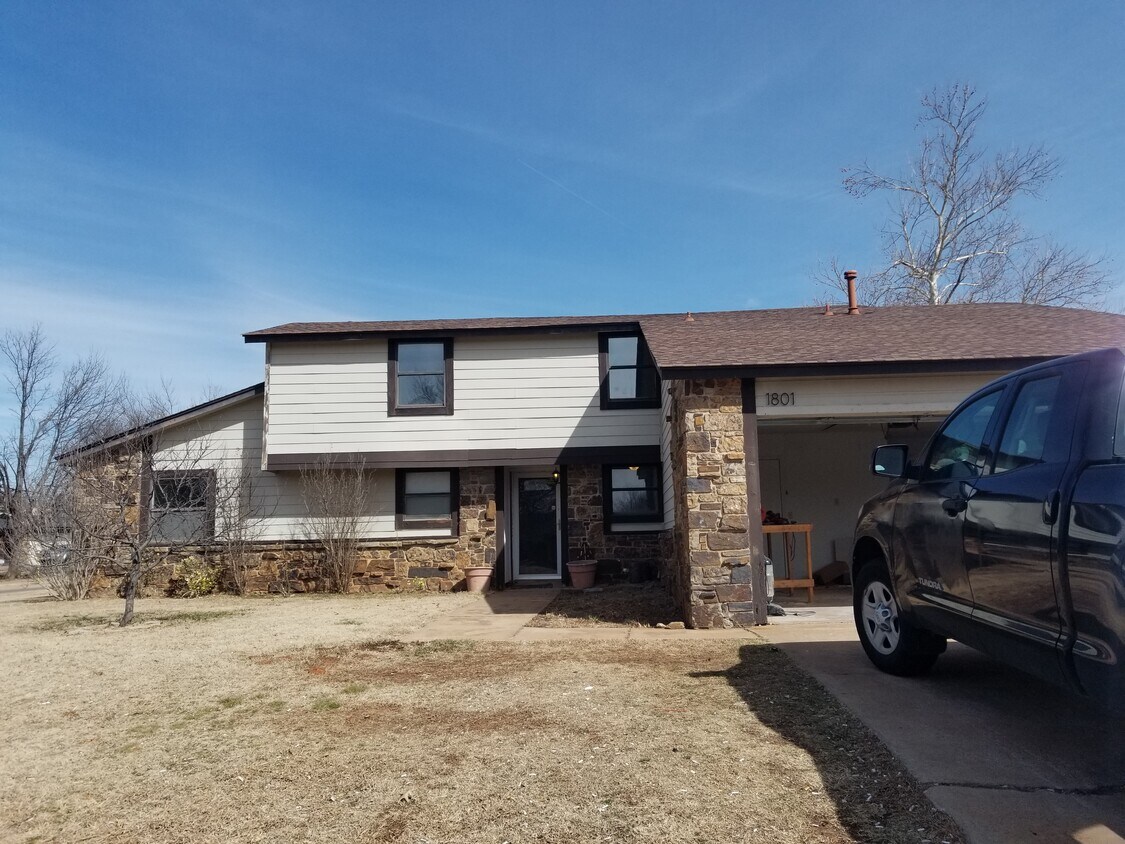 Primary Photo - 1801 Twintree Dr