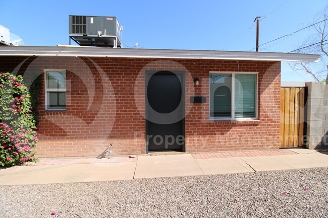 Building Photo - 2309 N Dayton St