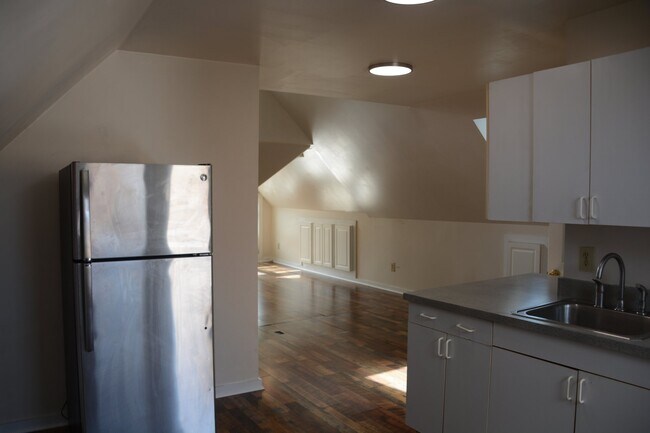 Foto del edificio - 120 W 5th Ave