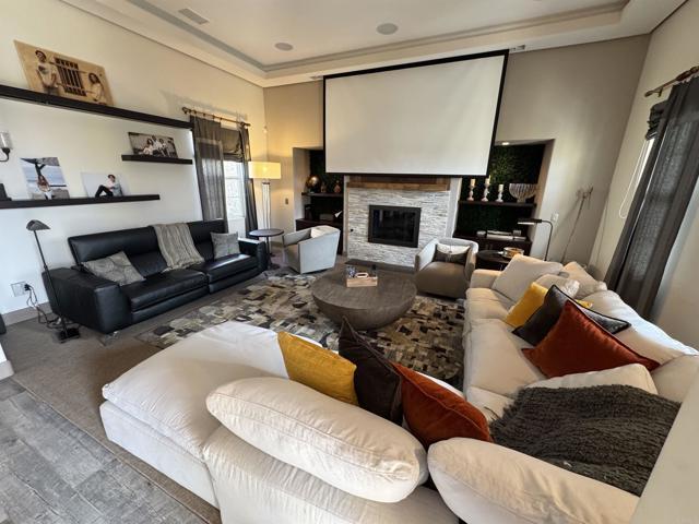 Building Photo - 8291 Santaluz Village Green N