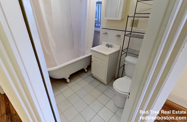 Building Photo - 195 Park Dr