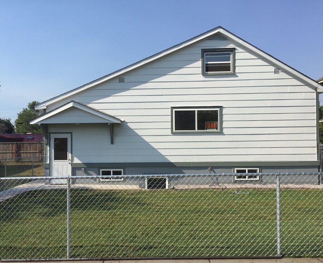 Foto principal - 2034 Strand Ave