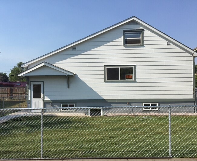 Building Photo - 2034 Strand Ave