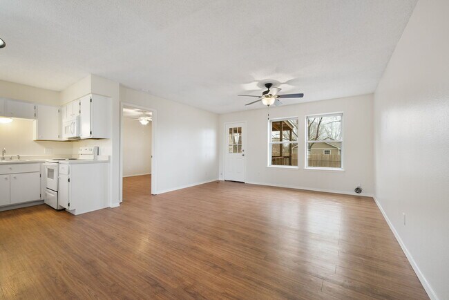 Foto del edificio - 100 Grand Brook Dr