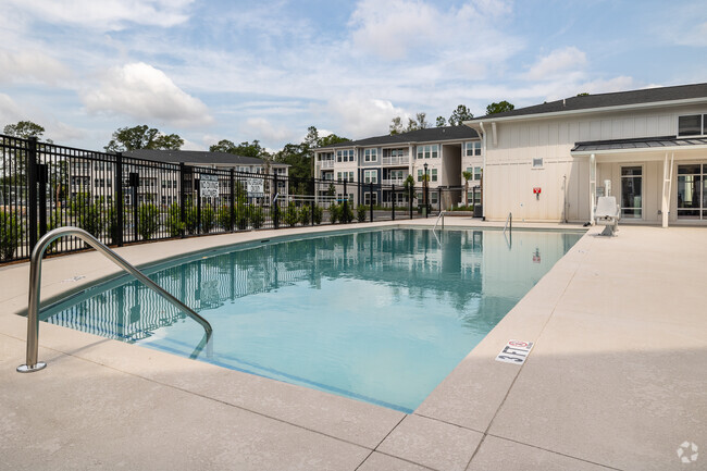 Área de piscina - Bristol at New Riverside