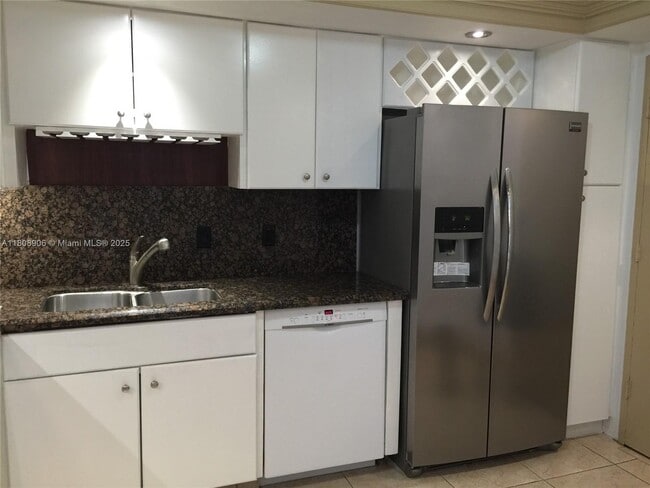 Building Photo - 1351 NE Miami Gardens Dr