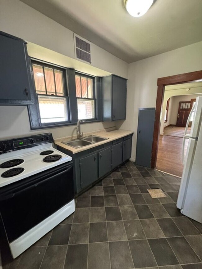 Foto del edificio - 4205 Hoagland Ave