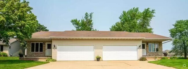 Building Photo - W2736 Brookhaven Dr