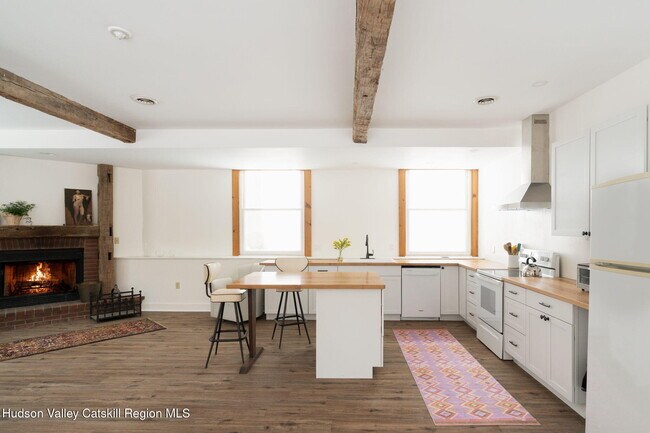 Foto del edificio - 56 Willowdale Farm Rd