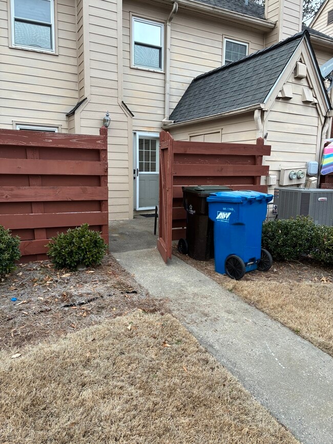 Building Photo - 579 Wedgewood Dr