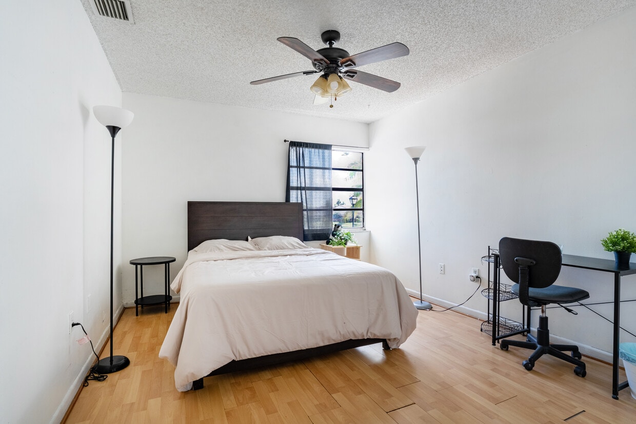 Photo - 1062 SW 135th Pl (Miami, FL)