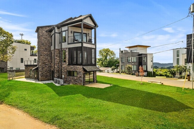 Foto del edificio - 6011 Hill Cir Dr