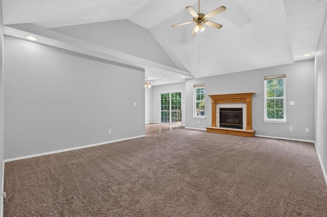 Building Photo - Spacious 4-Bedroom Home with Huge Backyard in Ozark!