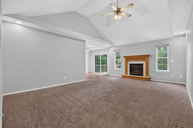 Foto del edificio - Spacious 4-Bedroom Home with Huge Backyard in Ozark!