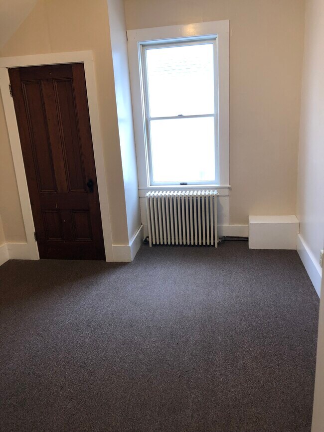 21 Hoyt St Unit 2, Saint Albans, VT 05478 Apartments in Saint Albans