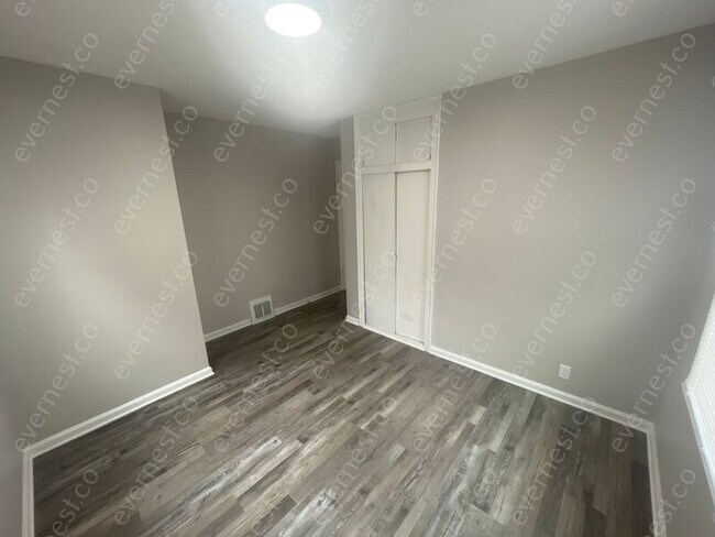 Building Photo - 2855 Latonia Blvd