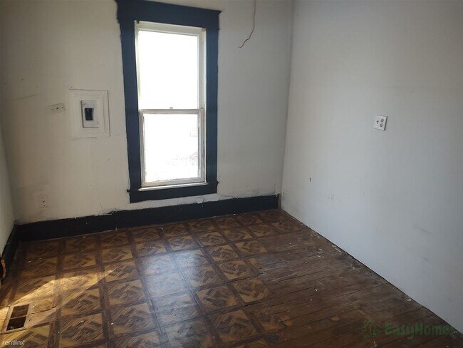 Building Photo - 2 br, 1 bath House - 604 West C Avenue