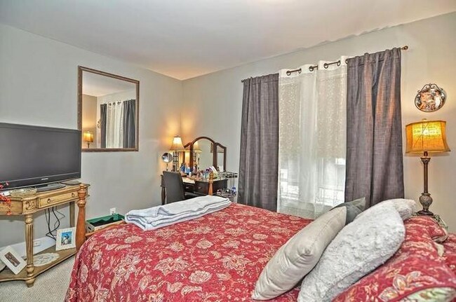 Building Photo - 23 Saunders St