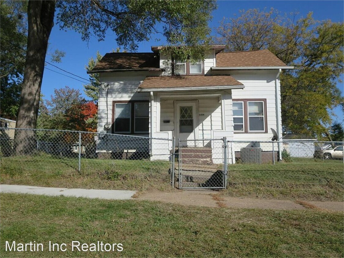 2 br, 1 bath House 1324 Colorado St House Rental in Waterloo, IA